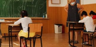 Cele cinci persoane reţinute în dosarul fraudării BAC-ului, sub control judiciar / Cum au fost transmise rezolvările la examen