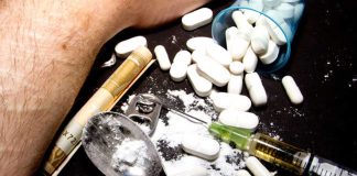 Droguri vândute în licee. Elevi erau ademeniți cu reduceri droguri