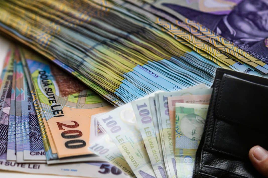 romanii iau mai multe credite