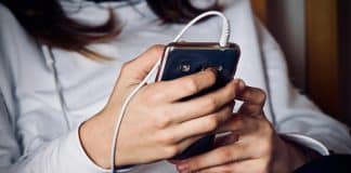 Primăria cu 10 angajați și 38 de abonamente de telefonie. Câți bani s-au cheltuit pe apelurile telefonice