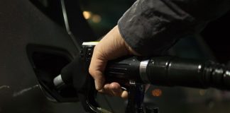 Scumpiri generale ale carburanților după micșorarea accizei. De ce cresc prețurile?