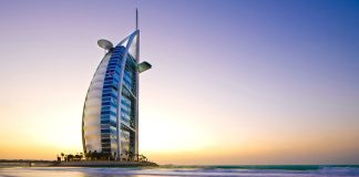 Burj Al Arab își suspendă activitatea: Simbolul Dubaiului se va închide