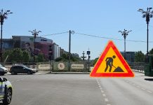 Circulaţia în zona fântânilor din Piaţa Unirii, pe sensul către Biblioteca Naţională, se închide de miercuri
