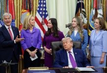 Trump adoarme din nou, la un eveniment ce a avut loc la Casa Albă (VIDEO)