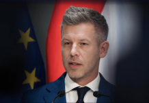 Ungaria reduce salariile parlamentarilor cu 40%. Urmează primarii / Leafa edilului din Budapesta vs București