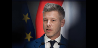 Ungaria reduce salariile parlamentarilor cu 40%. Urmează primarii / Leafa edilului din Budapesta vs București