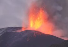 Imagini uluitoare din Italia: Râuri de lavă și explozii uriașe după noua erupție a Etnei (VIDEO)