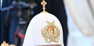 „Ortodoxia Nucleară”: Patriarhul Kirill susține că „harul divin a ajutat URSS să creeze bomba atomică, iar războiul e o faptă bineplăcută lui Dumnezeu”