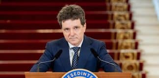 În ziua votului pentru Guvernul Mureșan, Nicușor Dan pleacă din țară