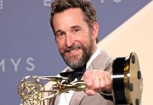 Anul de aur al lui Noah Wyle: Succes istoric la Emmy, stea pe Walk of Fame și titlul de „Cel mai sexy bărbat” al anului 2026