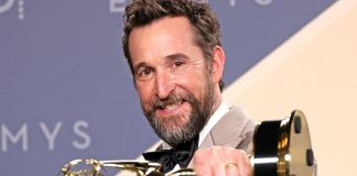 Anul de aur al lui Noah Wyle: Succes istoric la Emmy, stea pe Walk of Fame și titlul de „Cel mai sexy bărbat” al anului 2026